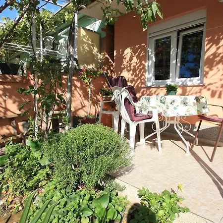 In 39153 Apartment *